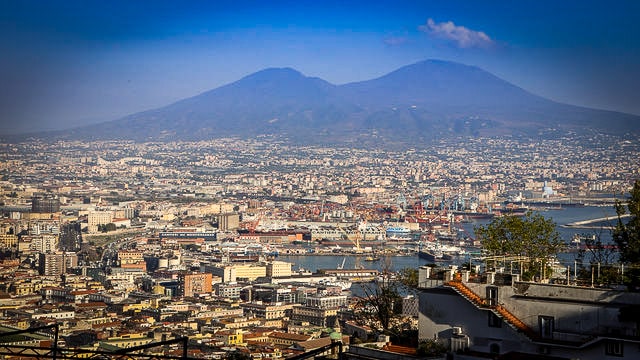 The City of Naples lr 640px by Majcher-min