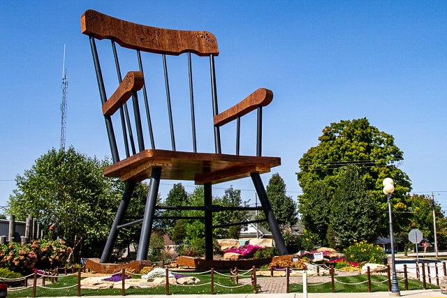 Small rural town - Big rocking chair in Casey