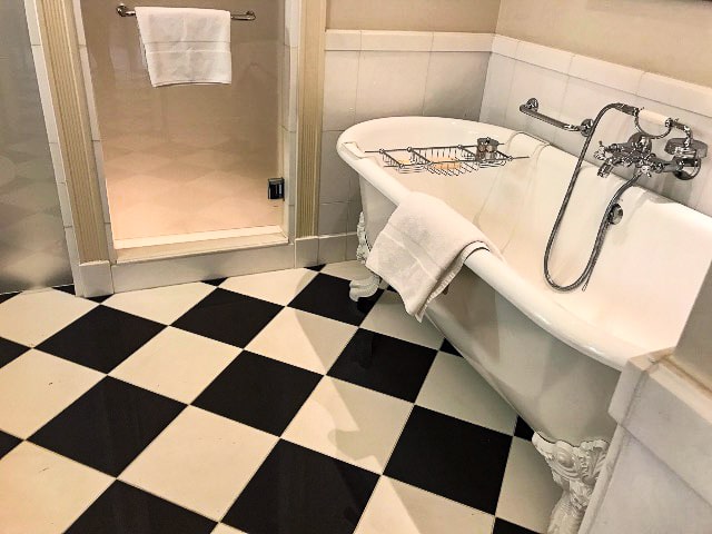A luxury London hotel bath